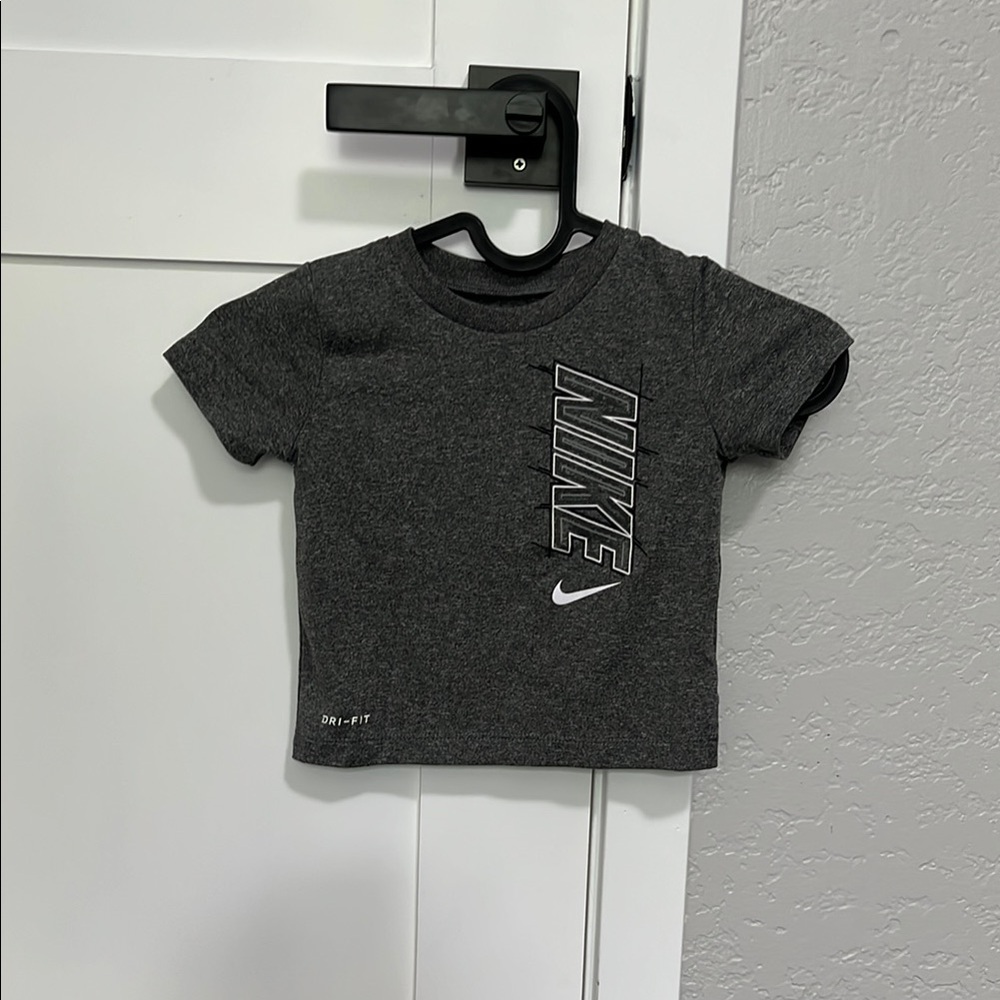 NIKE Tee
